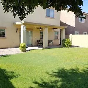 I, Minutes To Airport And Downtown Homestay
